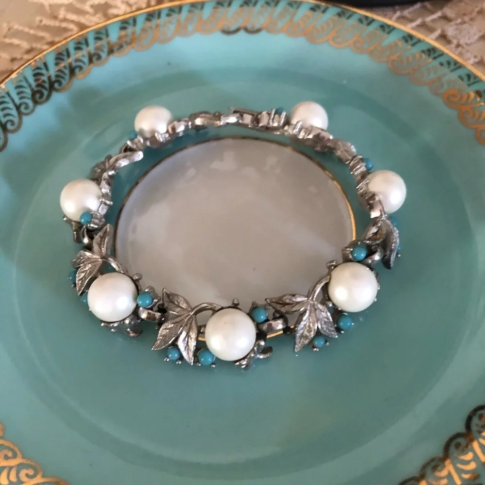 Vintage SARAH COV Pearl Leaf Turquoise Bracelet